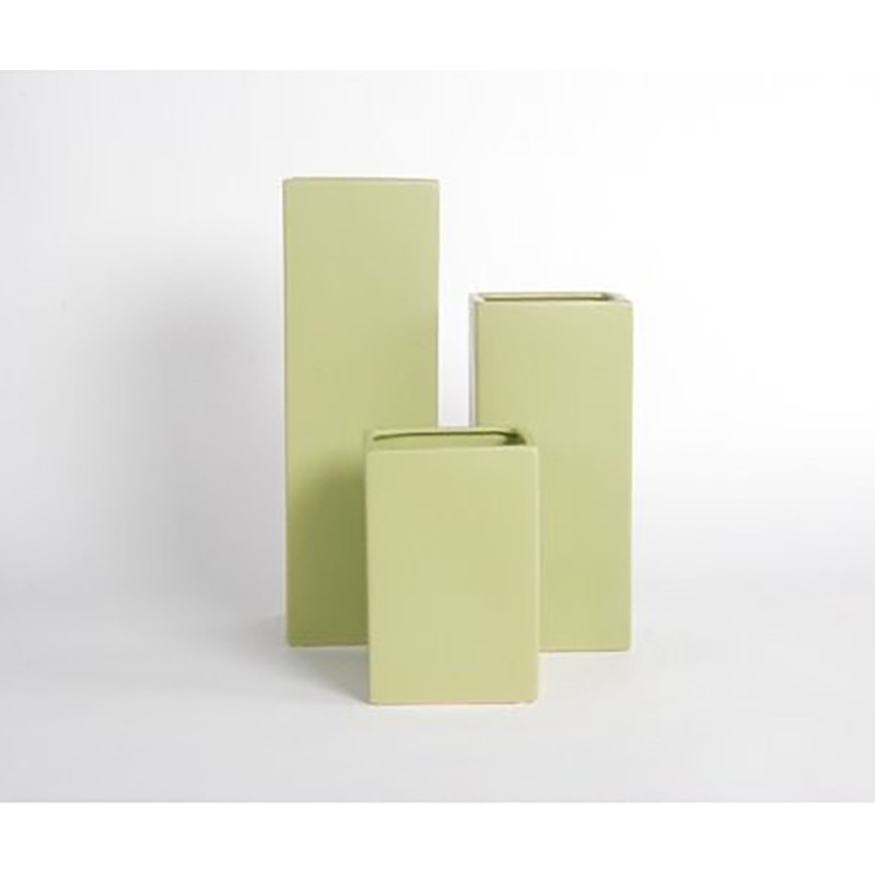 D&amp;M Vase H20 green matte A 20 cm