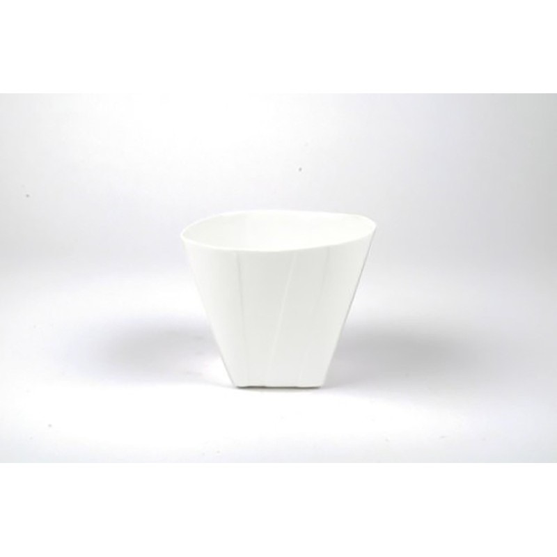 D&amp;M Vase folded in white ceramic 8 cm