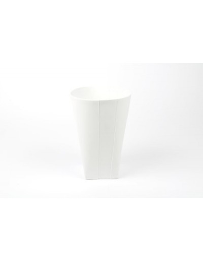 D&amp;M Vase folded in high white ceramic 14 cm