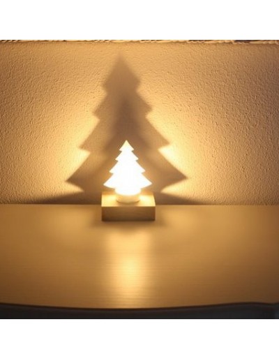 L’arbre de Noël apporte l’encens et la porte de thé-lumière